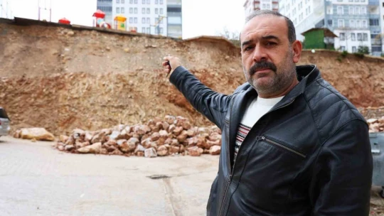 Elazığ'da istinat duvarı kısmen çöktü: Binalar uçurumun eşiğinde
