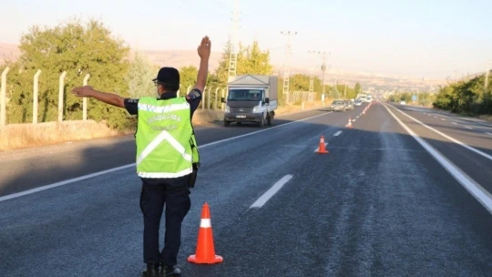 Elazığ'da jandarma, drone destekli uygulamayla vatandaşları uyardı