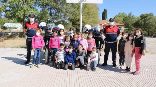 Elazığ'da Jandarma Ekipleri Çocuklarla Bir Araya Geldi