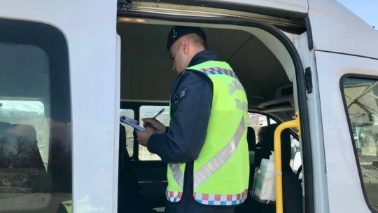 Elazığ'da jandarma ekipleri okul servis araçlarını denetledi