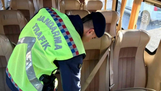 Elazığ'da jandarma ekipleri okul servis araçlarını denetledi