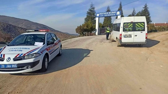 Elazığ'da jandarma ekipleri okul servis araçlarını denetledi