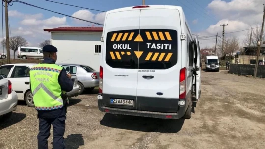 Elazığ'da jandarma ekipleri okul servis araçlarını denetledi