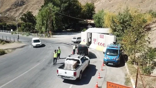 Elazığ'da Jandarmadan Radarlı Ve Dronlu Trafik Denetimi