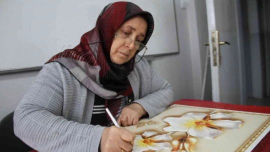 Elazığ'da Kadınlar, Halk Eğitim Merkezi'ndeki Kurslarda Hem Sosyalleşiyor Hem De Öğreniyor