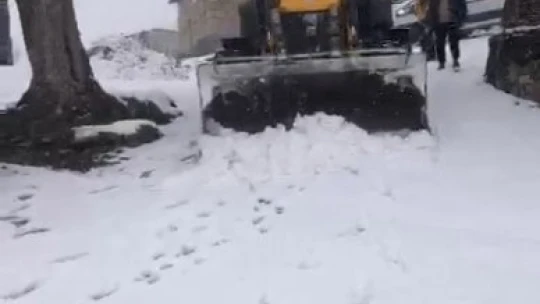 Elazığ'da kalp hastası köylü, ekiplerin yarım saatlik çalışmasıyla hastaneye kaldırıldı