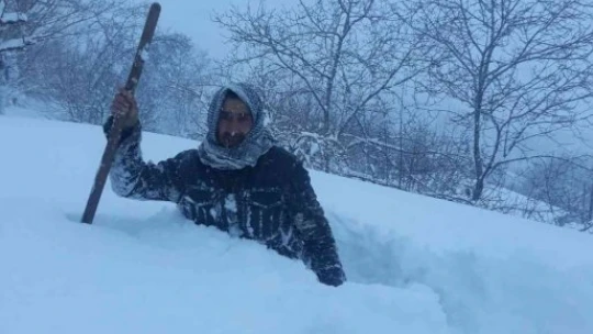 Elazığ'da kar kalınlığı insan boyuna yaklaştı