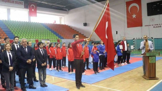 Elazığ'da karate grup müsabakaları başladı
