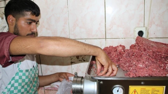 Elazığ'da kasapların kıyma mesaisi
