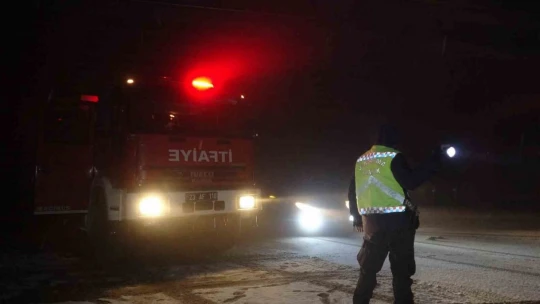 Elazığ'da kazada takla atan aracın altında sıkıştı, ekipler seferber oldu