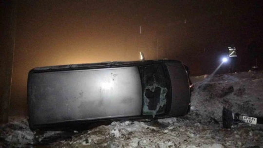 Elazığ'da kazada takla atan aracın altında sıkıştı, ekipler seferber oldu