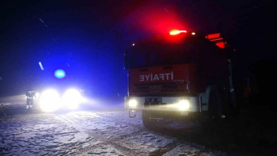 Elazığ'da kazada takla atan aracın altında sıkıştı, ekipler seferber oldu