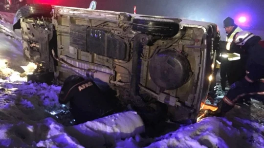 Elazığ'da kazada takla atan aracın altında sıkıştı, ekipler seferber oldu