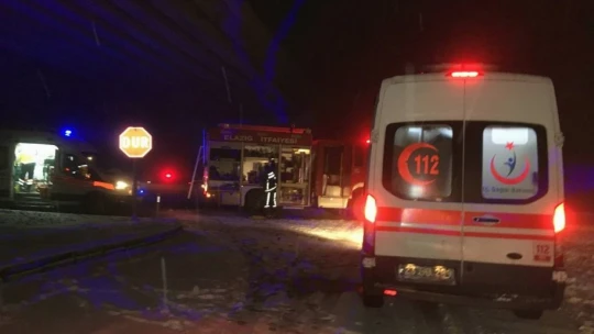 Elazığ'da kazada takla atan aracın altında sıkıştı, ekipler seferber oldu