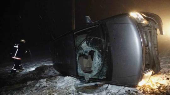 Elazığ'da kazada takla atan aracın altında sıkıştı, ekipler seferber oldu