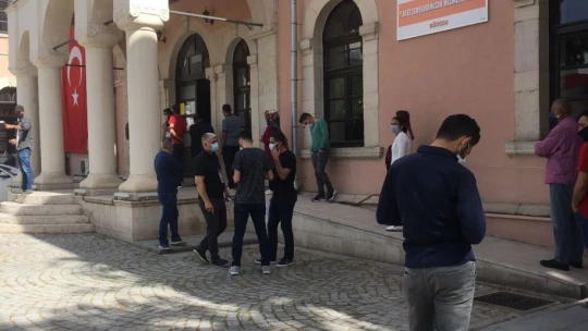 Elazığ'da kısıtlama ile yaya yoğunluğu azaldı, araç yoğunluğu dikkat çekti
