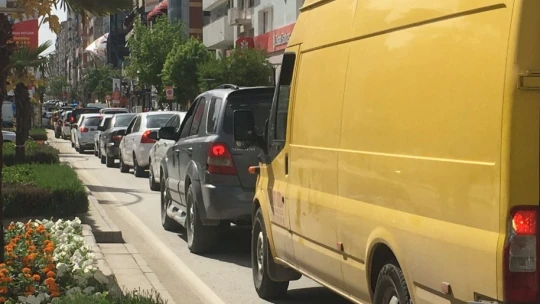Elazığ'da kısıtlama ile yaya yoğunluğu azaldı, araç yoğunluğu dikkat çekti