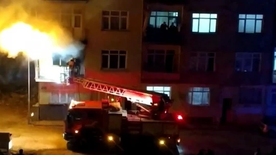 Elazığ'da korkutan yangın: Ev alev alev yandı