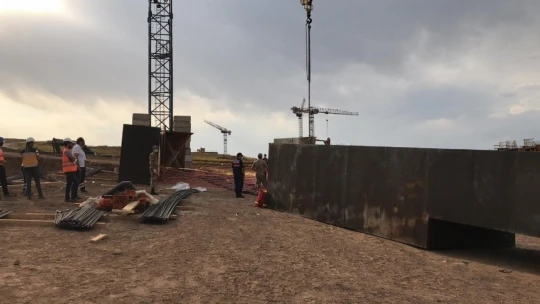 Elazığ'da kuvvetli rüzgarda üzerine kalıp düşen işçi hayatını kaybetti