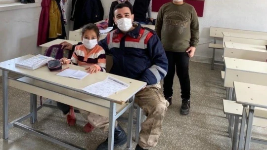 Elazığ'da Mehmetçiğin bayrak hassasiyeti