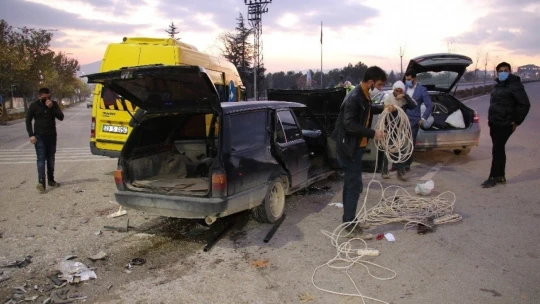 Elazığ'da minibüs ile otomobil çarpıştı: 7 yaralı