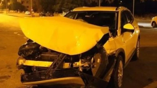 Elazığ'da minibüs ile otomobil çarpıştı: 1 yaralı