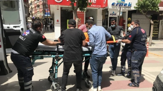 Elazığ'da minibüs motosiklete çarptı: 1 yaralı