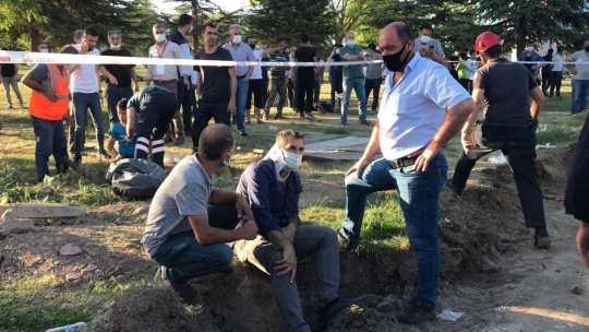 Elazığ'da minibüs, otomobil ve motosiklet kaza yaptı: 19 yaralı