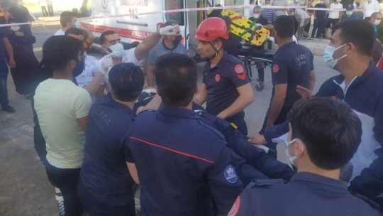 Elazığ'da minibüs, otomobil ve motosiklet kaza yaptı: 19 yaralı
