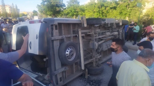 Elazığ'da minibüs, otomobil ve motosiklet kaza yaptı: 19 yaralı