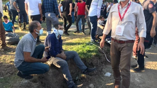 Elazığ'da minibüs, otomobil ve motosiklet kaza yaptı: 19 yaralı