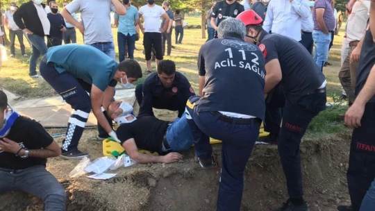 Elazığ'da minibüs, otomobil ve motosiklet kaza yaptı: 19 yaralı