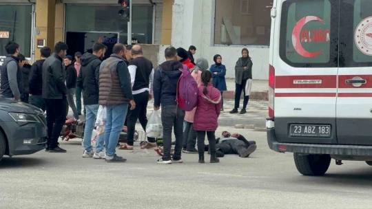 Elazığ'da motosiklet ile otomobil çarpıştı: 1 yaralı