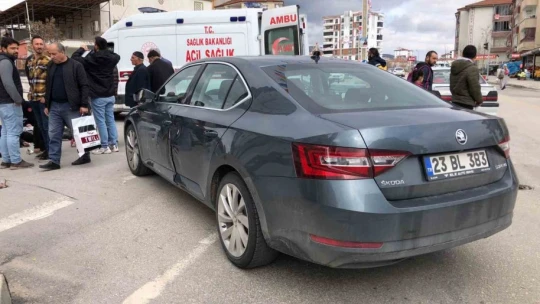 Elazığ'da motosiklet ile otomobil çarpıştı: 1 yaralı