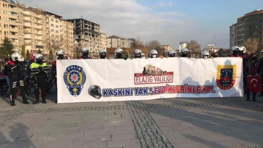Elazığ'da motosiklet sürücülerine kask dağıtıldı