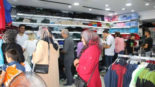 Elazığ'da okul öncesi alışveriş yoğunluğu