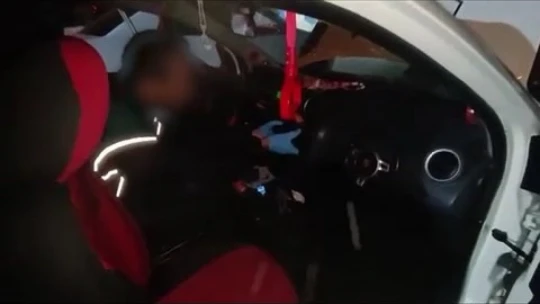 Elazığ'da oto teyp arkasına gizlenmiş uyuşturucu madde ele geçirildi: 2 gözaltı