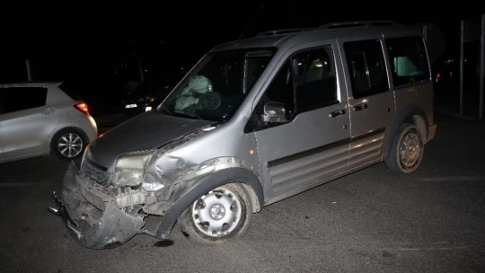 Elazığ'da otomobil ile hafif ticari araç çarpıştı