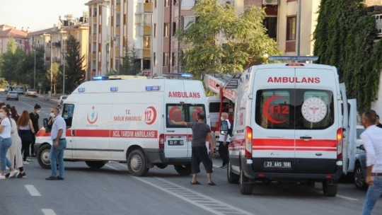 Elazığ'da otomobil ile motosiklet çarpıştı, kurye hayatını kaybetti