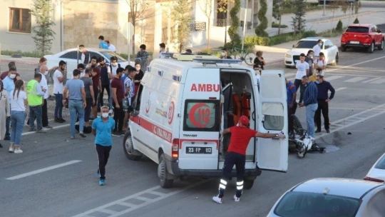 Elazığ'da otomobil ile motosiklet çarpıştı, kurye hayatını kaybetti