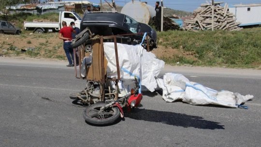 Elazığ'da otomobil ile motosiklet çarpıştı: 2 yaralı