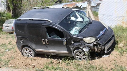 Elazığ'da otomobil ile motosiklet çarpıştı: 2 yaralı