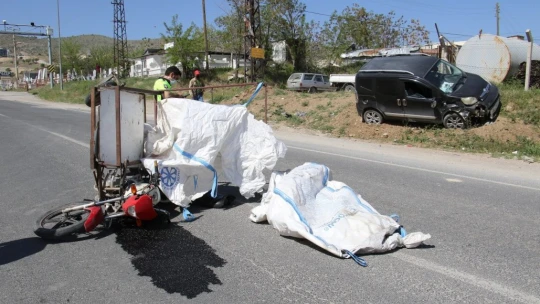 Elazığ'da otomobil ile motosiklet çarpıştı: 2 yaralı