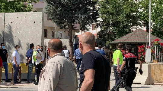 Elazığ'da polis merkezine tüfekle gelen şahıs ikna yöntemiyle gözaltına alındı