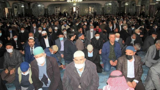 Elazığ'da Ramazan ayının ilk cuma namazında camiler doldu