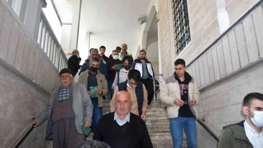 Elazığ'da Ramazan ayının ilk cuma namazında camiler doldu