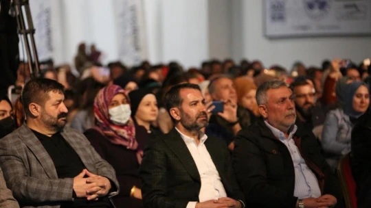 Elazığ'da Ramazan etkinliklerinin ikinci gününde Uğur Işılak sahne aldı