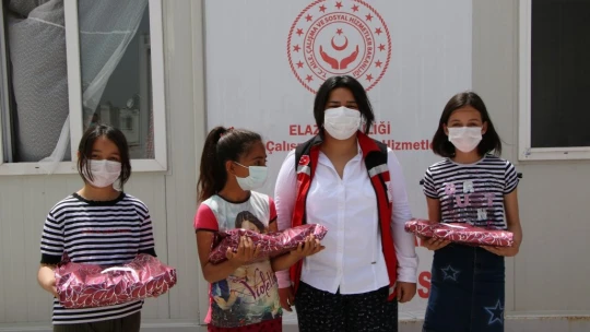 Elazığ'da resim, şiir ve kompozisyon yarışmasında dereceye girenlere ödülleri verildi