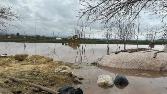 Elazığ'da sağanak sonrası evler ve tarım arazileri sular altında kaldı