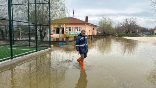 Elazığ'da sağanak sonrası evler ve tarım arazileri sular altında kaldı